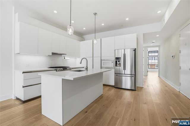 194 Cambridge 2, Jersey City, NJ 07307