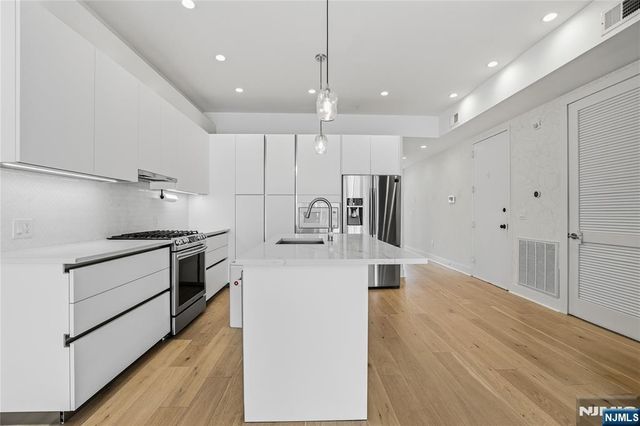 194 Cambridge 2, Jersey City, NJ 07307