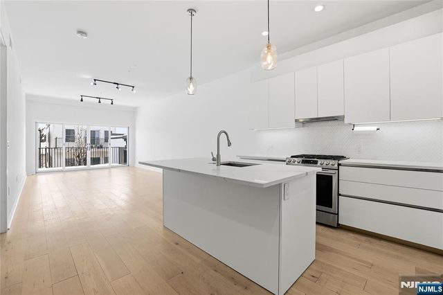 194 Cambridge 2, Jersey City, NJ 07307