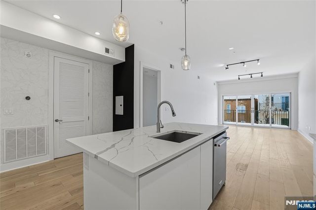 194 Cambridge 2, Jersey City, NJ 07307