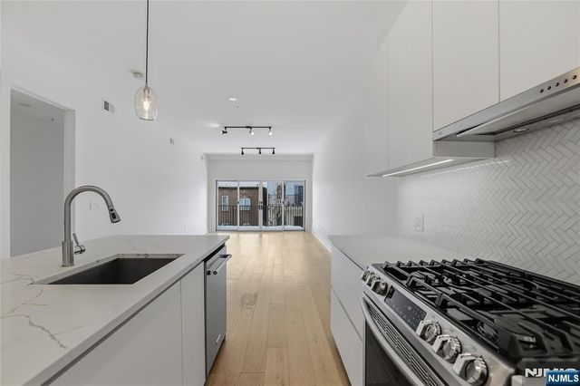 194 Cambridge 2, Jersey City, NJ 07307