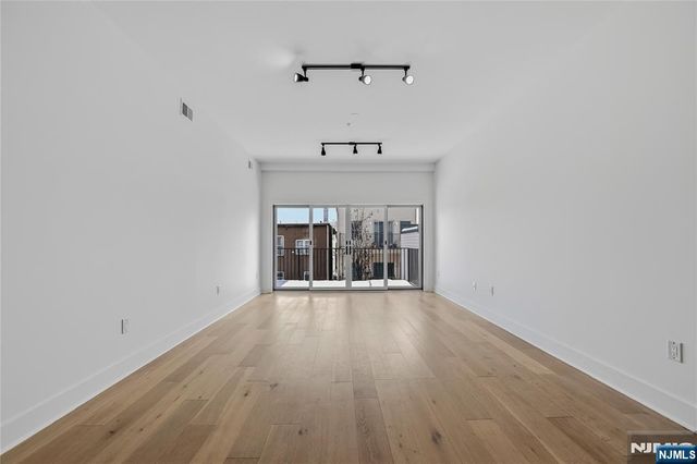 194 Cambridge 2, Jersey City, NJ 07307