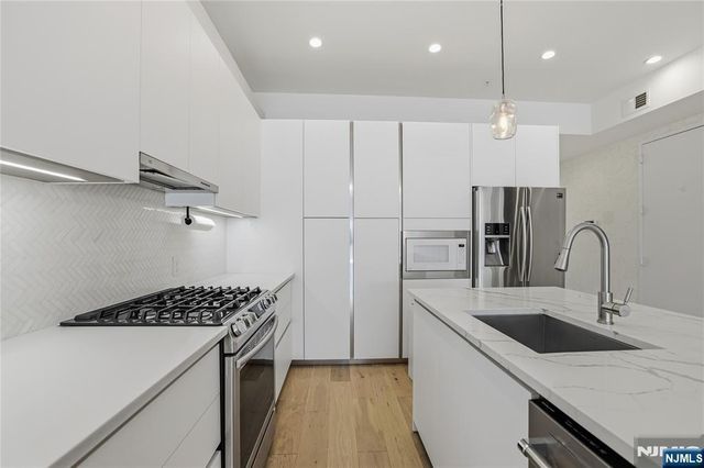 194 Cambridge 2, Jersey City, NJ 07307