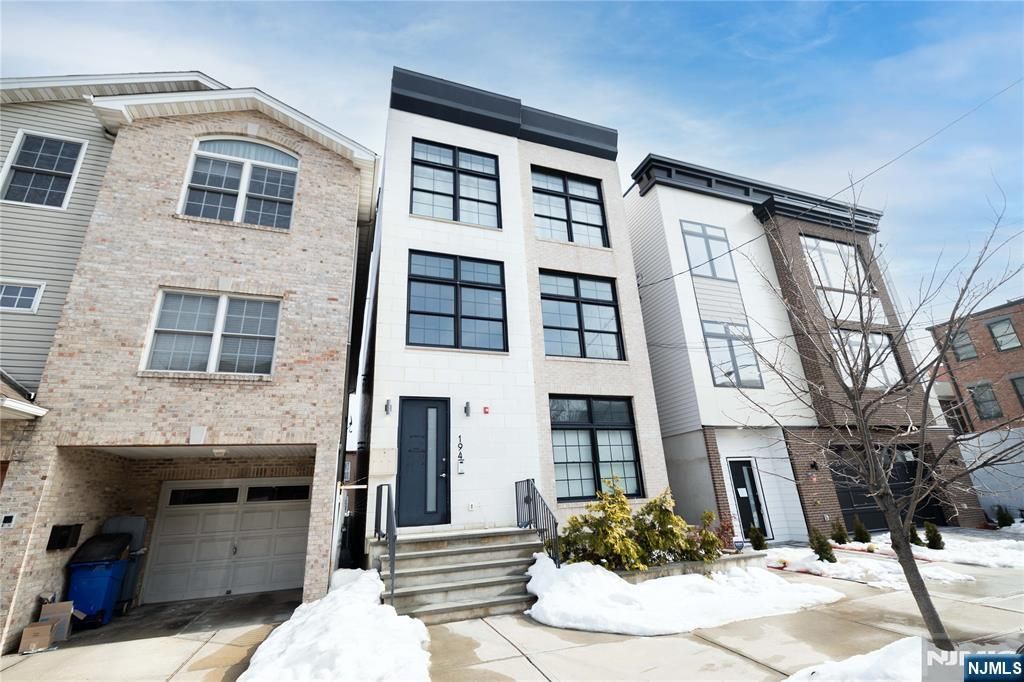 194 Cambridge 2, Jersey City, NJ 07307