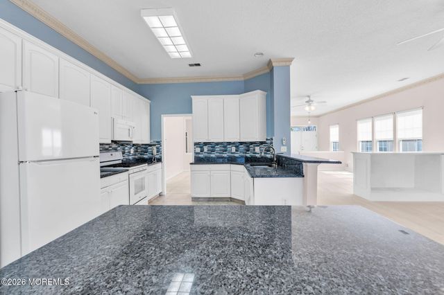 27 Greenfields Drive, Lakewood, NJ 08701