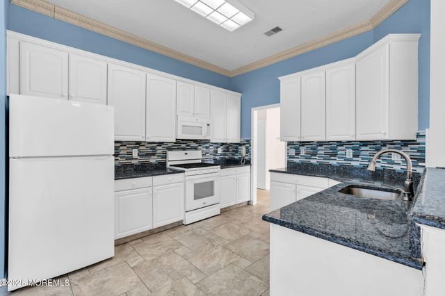 27 Greenfields Drive, Lakewood, NJ 08701