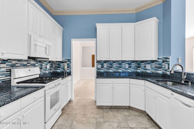 27 Greenfields Drive, Lakewood, NJ 08701