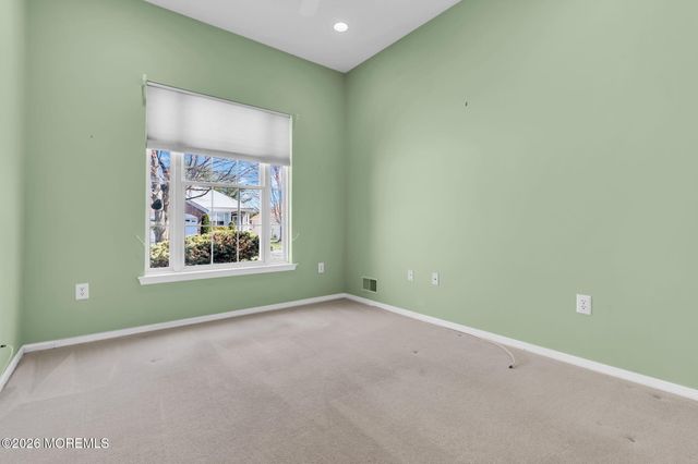 27 Greenfields Drive, Lakewood, NJ 08701