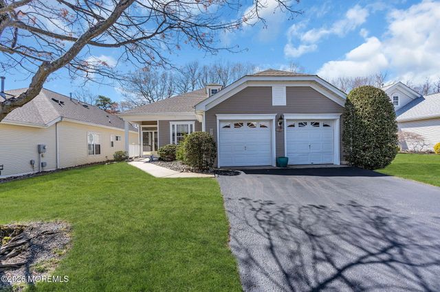 27 Greenfields Drive, Lakewood, NJ 08701