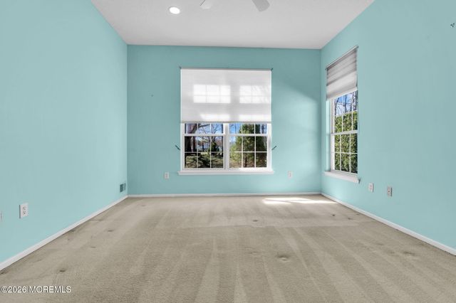 27 Greenfields Drive, Lakewood, NJ 08701