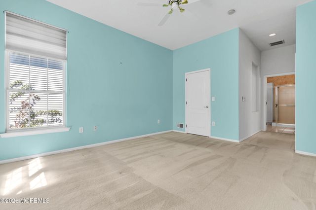 27 Greenfields Drive, Lakewood, NJ 08701