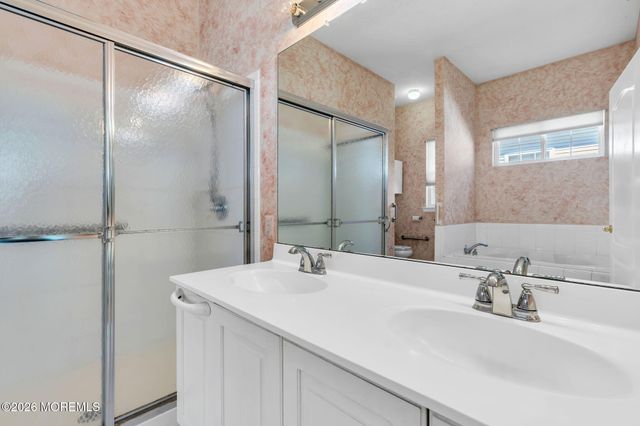 27 Greenfields Drive, Lakewood, NJ 08701