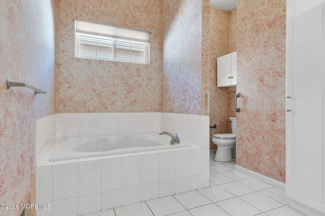 27 Greenfields Drive, Lakewood, NJ 08701