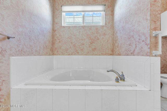 27 Greenfields Drive, Lakewood, NJ 08701