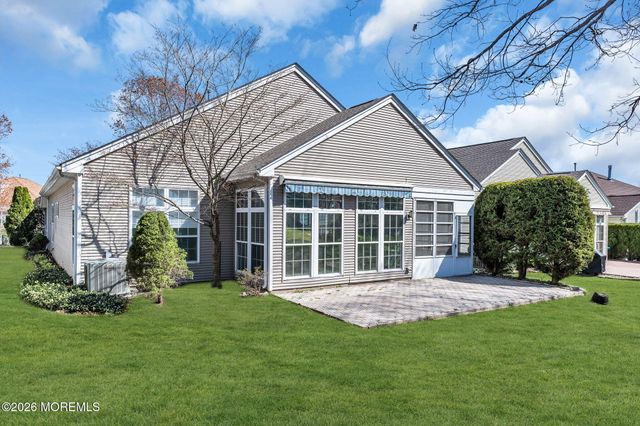 27 Greenfields Drive, Lakewood, NJ 08701