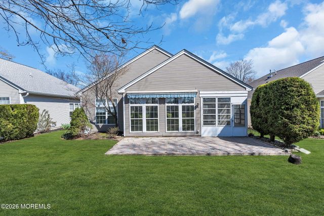 27 Greenfields Drive, Lakewood, NJ 08701