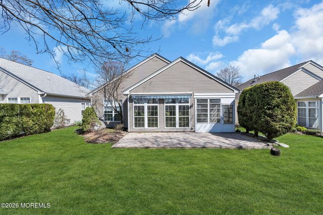 27 Greenfields Drive, Lakewood, NJ 08701