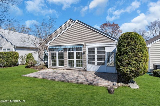 27 Greenfields Drive, Lakewood, NJ 08701