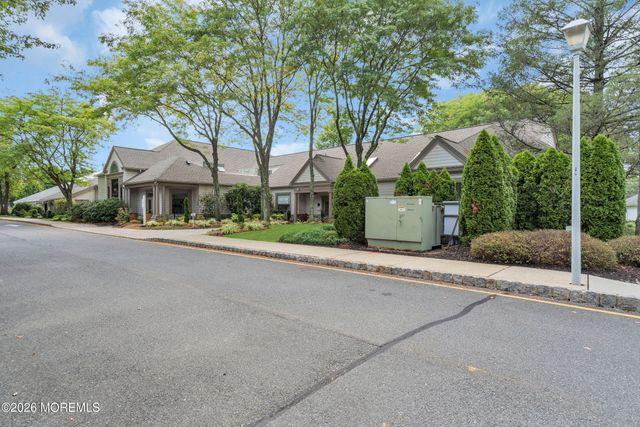 27 Greenfields Drive, Lakewood, NJ 08701