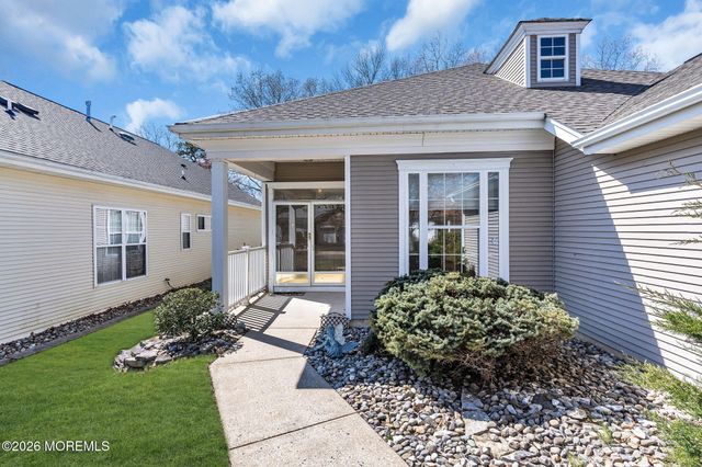 27 Greenfields Drive, Lakewood, NJ 08701