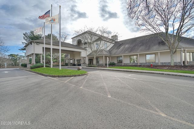 27 Greenfields Drive, Lakewood, NJ 08701