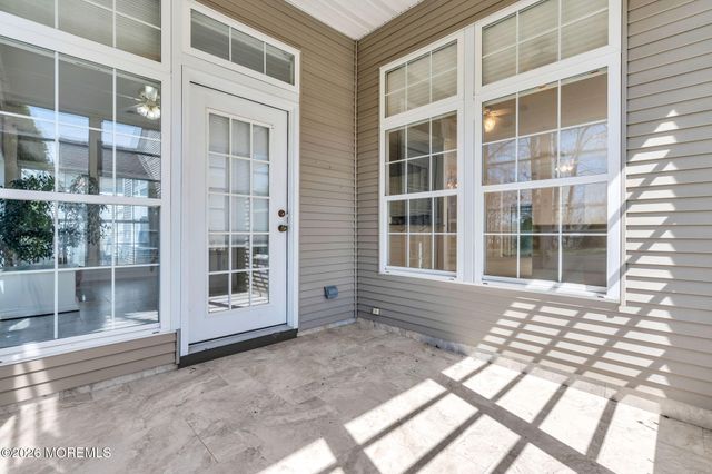 27 Greenfields Drive, Lakewood, NJ 08701