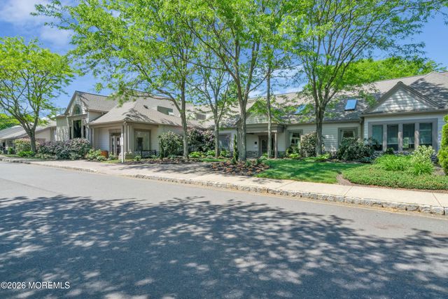 27 Greenfields Drive, Lakewood, NJ 08701