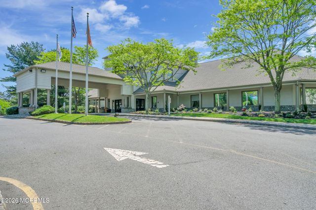 27 Greenfields Drive, Lakewood, NJ 08701