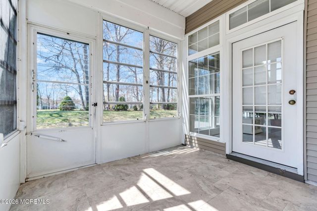 27 Greenfields Drive, Lakewood, NJ 08701