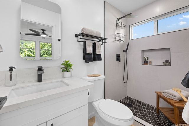 3175 Poelua Place, Honolulu, HI 96822