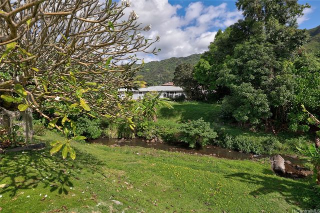 3175 Poelua Place, Honolulu, HI 96822