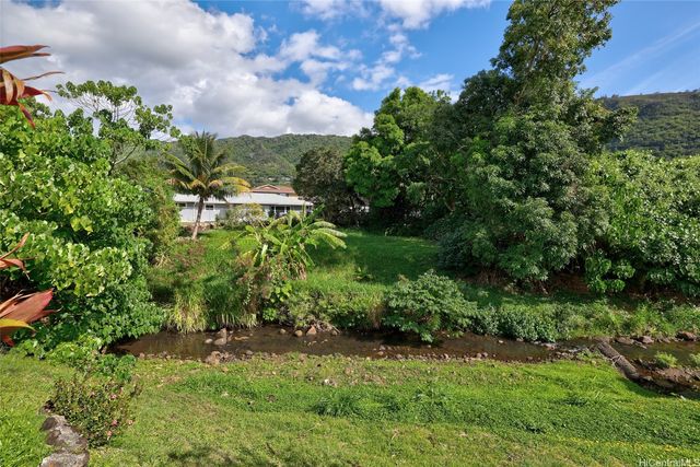 3175 Poelua Place, Honolulu, HI 96822