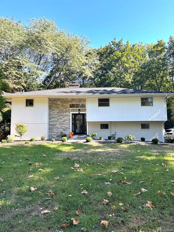 10 Moonedge Road, Northport, NY 11768 — exterior