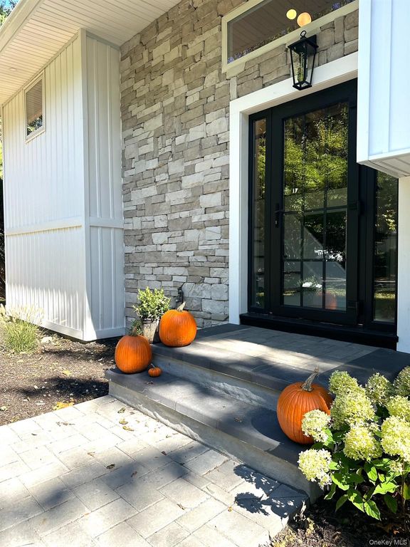 10 Moonedge Road, Northport, NY 11768 — photo 3