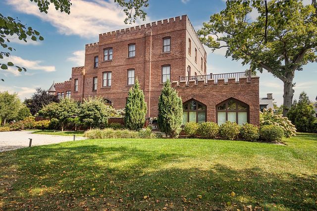 78 Rhode Island Avenue 6, Newport, RI 02840