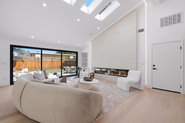1389 Chelsea Drive, Los Altos, CA 94024