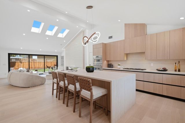 1389 Chelsea Drive, Los Altos, CA 94024