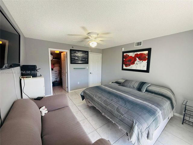 17801 N Bay Rd 614, Sunny Isles Beach, FL 33160