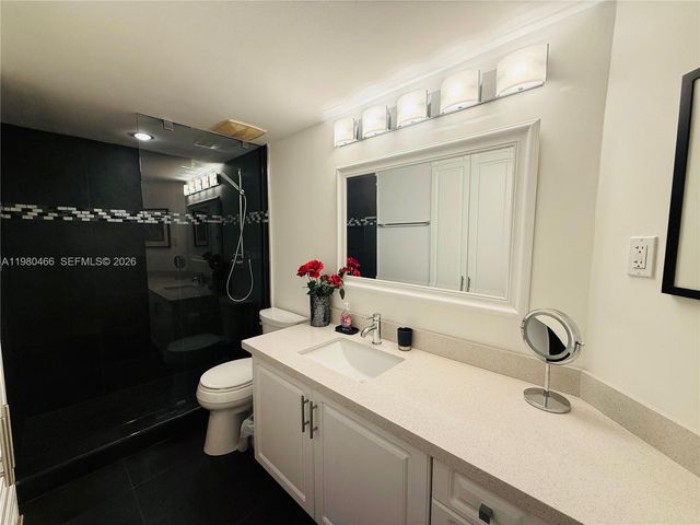 17801 N Bay Rd 614, Sunny Isles Beach, FL 33160