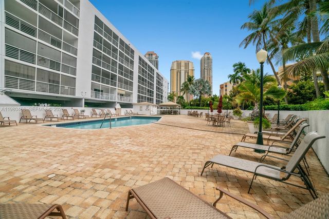 17801 N Bay Rd 614, Sunny Isles Beach, FL 33160