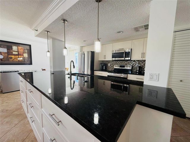 17801 N Bay Rd 614, Sunny Isles Beach, FL 33160