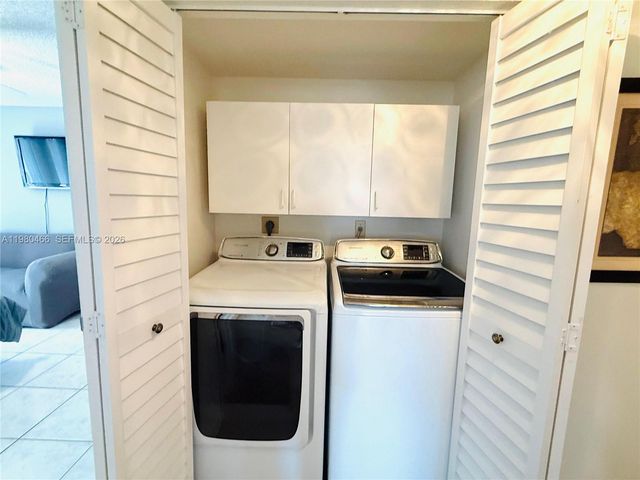 17801 N Bay Rd 614, Sunny Isles Beach, FL 33160