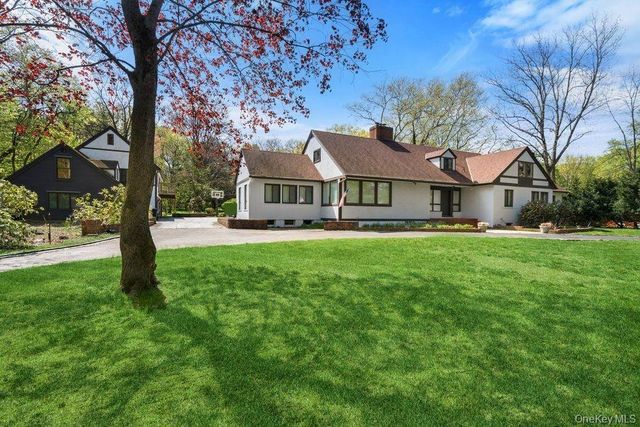 19 Frost Creek Drive, Locust Valley, NY 11560