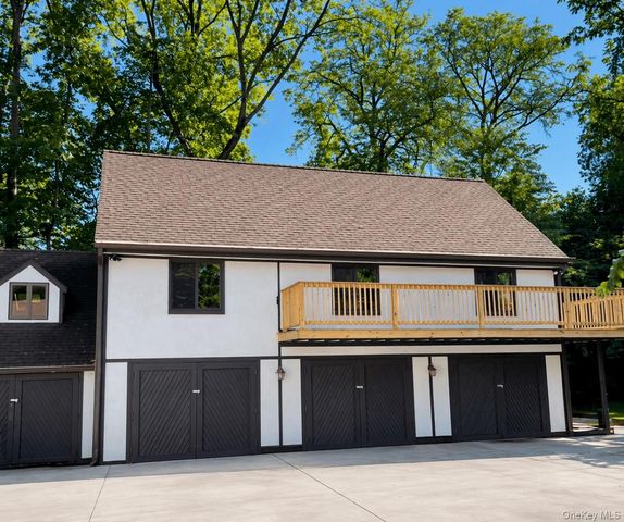 19 Frost Creek Drive, Locust Valley, NY 11560
