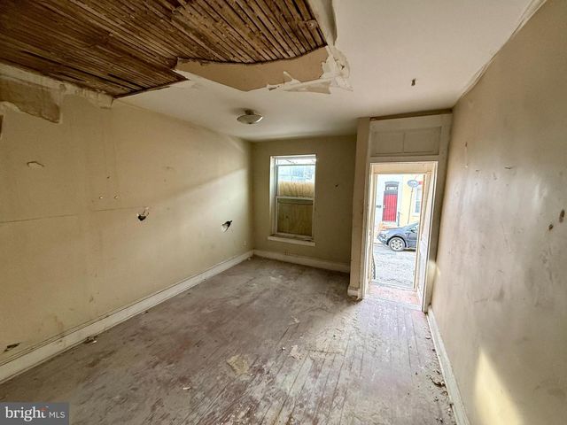 3301 NOBLE ST, Baltimore, MD 21224