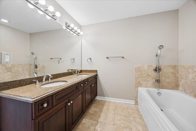 331 S Ridgeland Avenue C, Oak Park, IL 60304