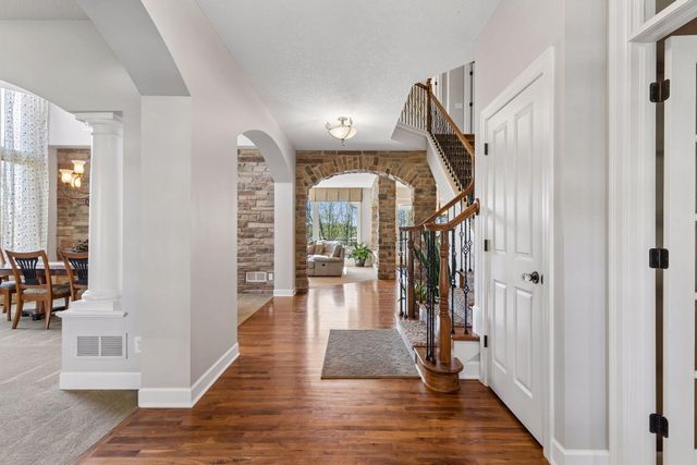1750 Lucy Ridge Court, Chanhassen, MN 55317