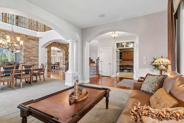 1750 Lucy Ridge Court, Chanhassen, MN 55317
