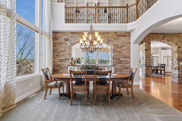 1750 Lucy Ridge Court, Chanhassen, MN 55317