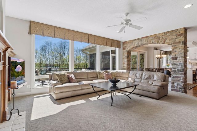 1750 Lucy Ridge Court, Chanhassen, MN 55317